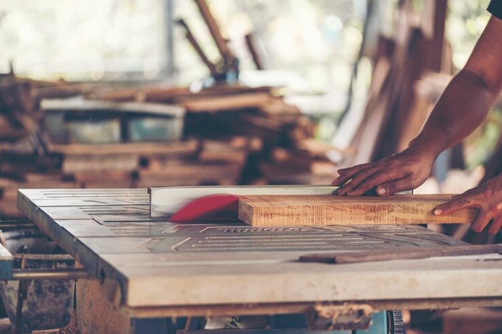 Apakah Pengawet Kayu Berbahaya? Fakta, Risiko, dan Solusi
